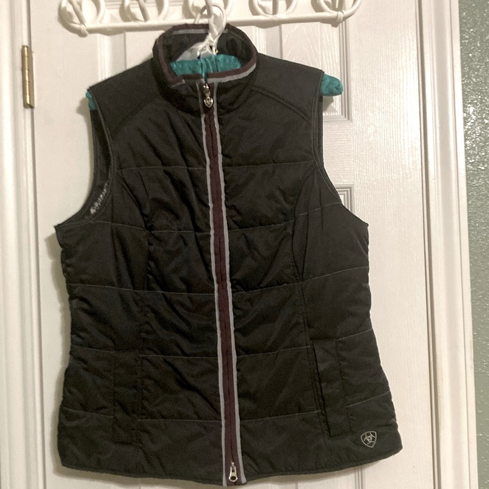 ARIAT SZ Lg Black & with gray stripe International fit for a rider style Vest